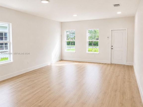 5th image of 22055 Miami Ave