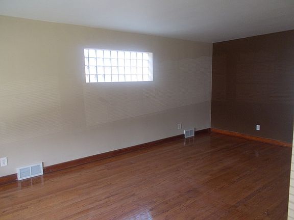 3rd image of 6719 S Karlov Ave