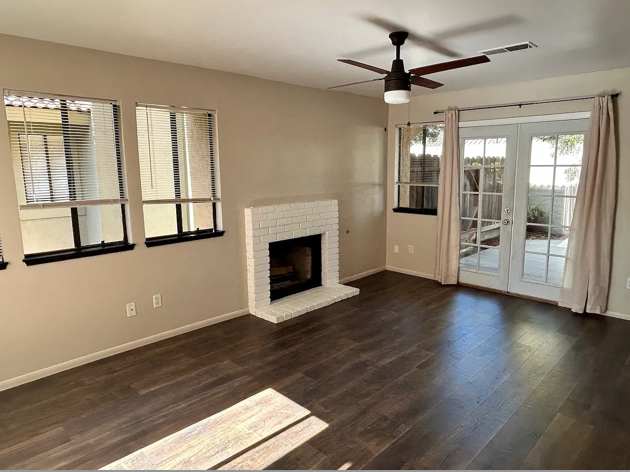 1240 W Roseburg Ave — Photo 2