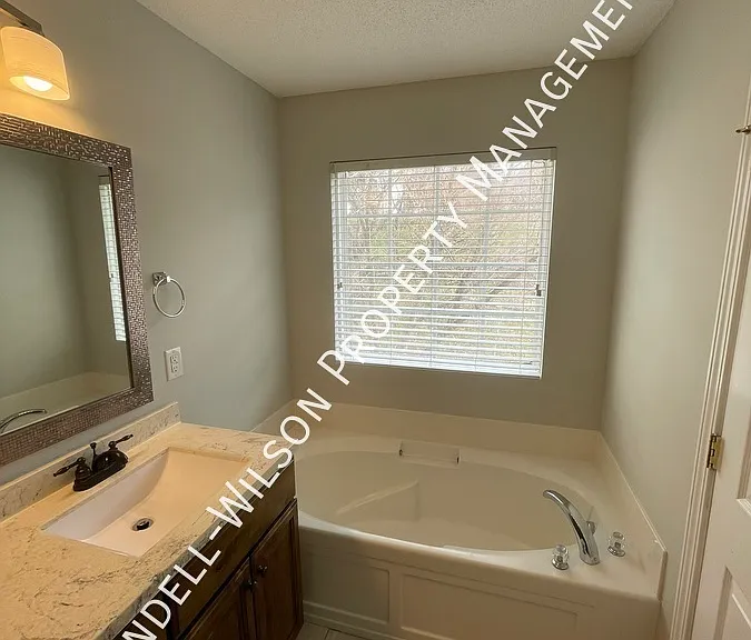 2800 Gross Ave — Photo 13