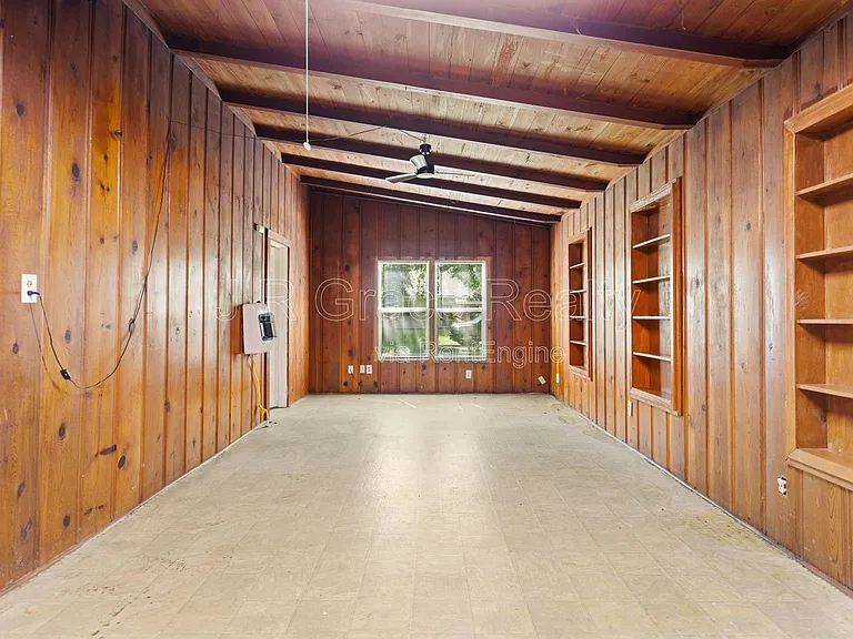 802 W Navasota St — Photo 3