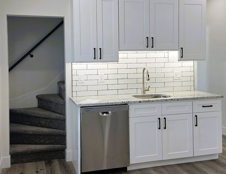 1st image of 14 Meadow St #2