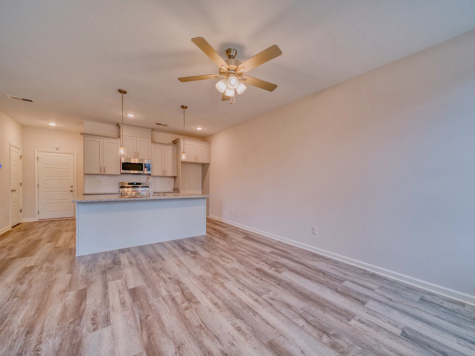 2 bed, 2.5 bath, 1474 sqft, $2,000 — Photo 2