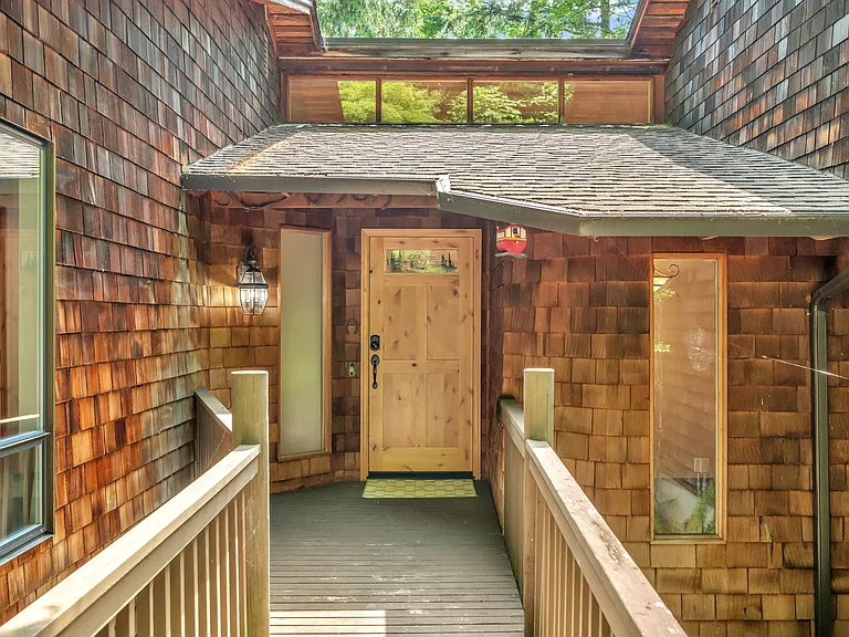 6671 E Mercer Way — Photo 3