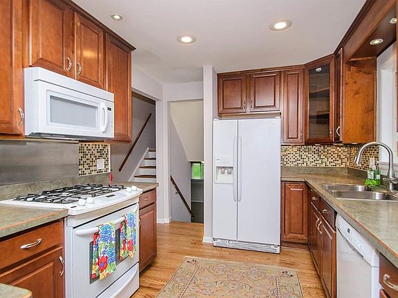 3rd image of 1435 Kingwood St
