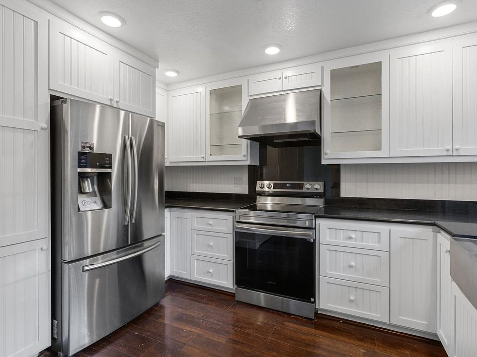 1st image of 1310 Commons Dr