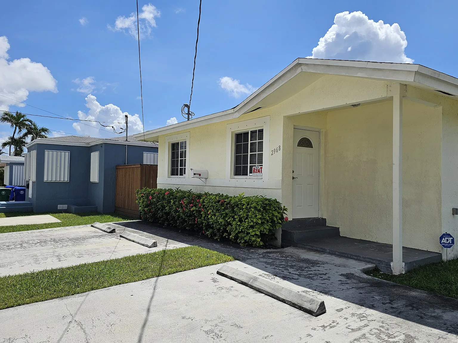 2 bed, 1000 sqft, $2,700 — Photo 2