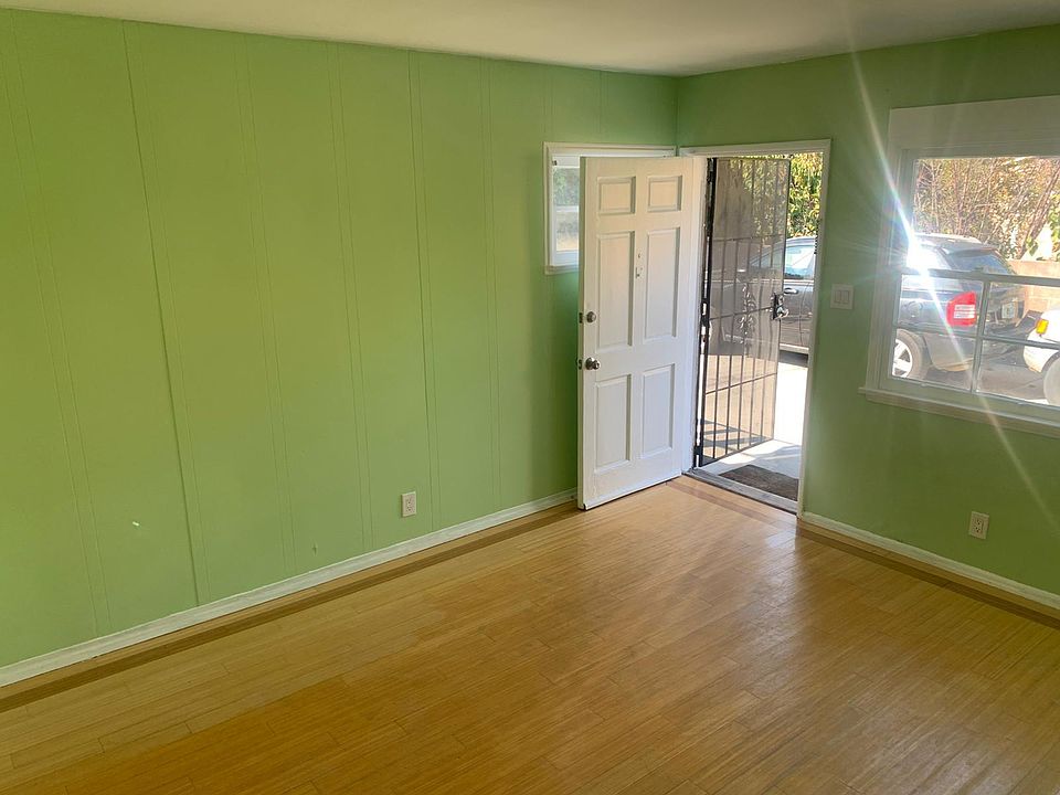 1st image of 611 N Alexandria Ave