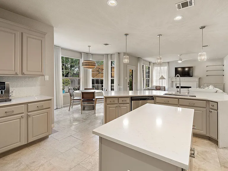 2114 Hilton Head Dr — Photo 10