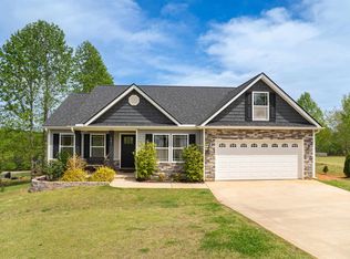 141 Middlebrooke Ln, Wellford, SC 29385