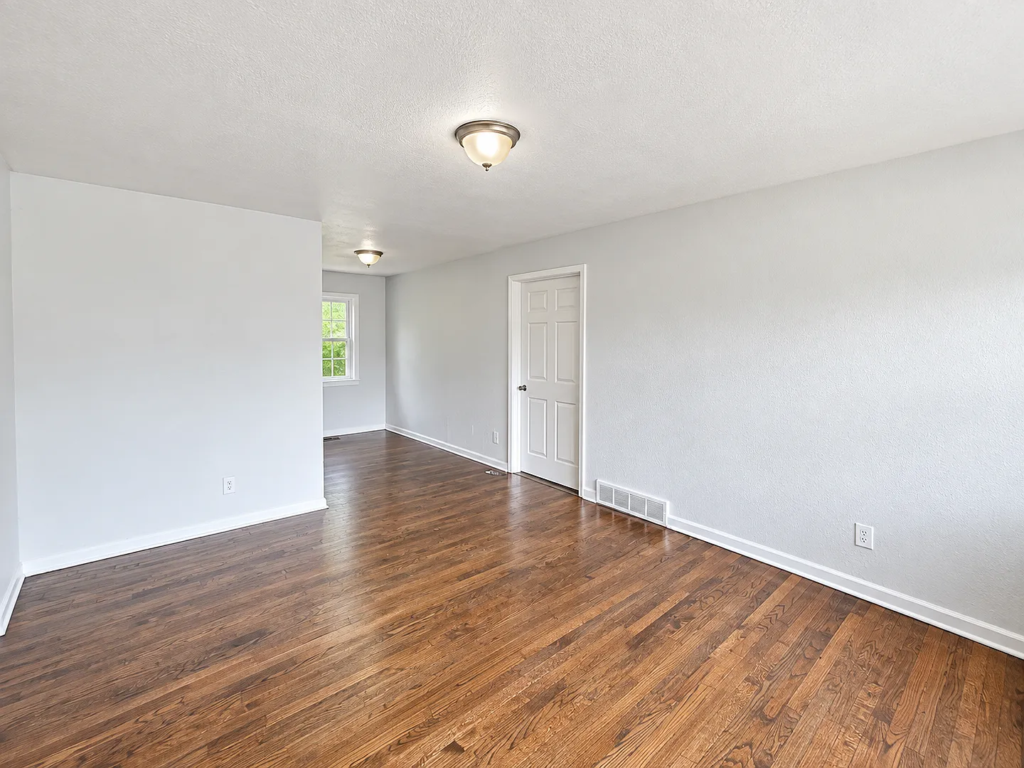 Main-Level Living with 4 Bedrooms & 2 Bathrooms — Photo 2