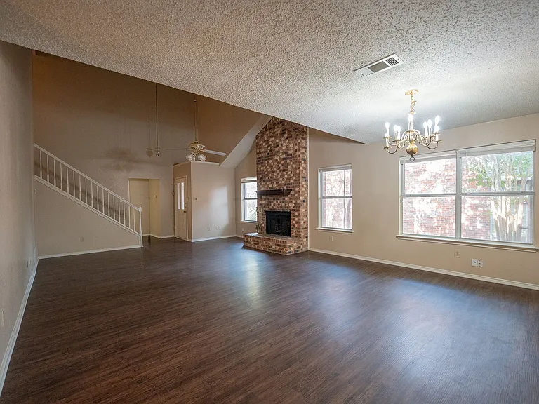 831 Ash Grove Ln — Photo 9