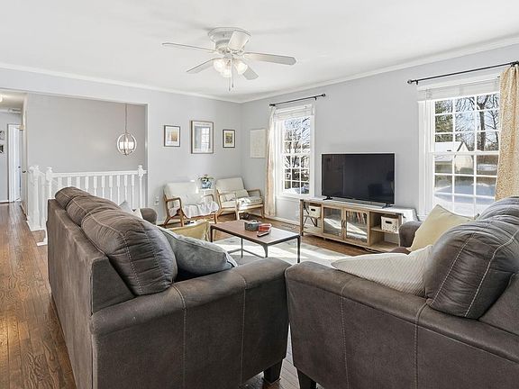 3rd image of 8118 Viola St