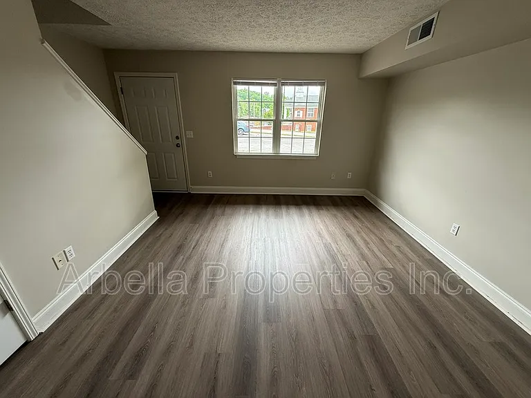 133 Walker St — Photo 5