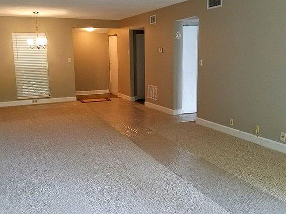 5th image of 411 Canberra Dr #135