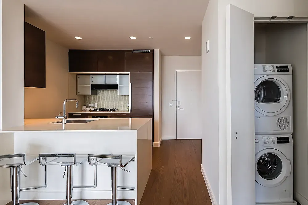 100 West 31st Street — Photo 2