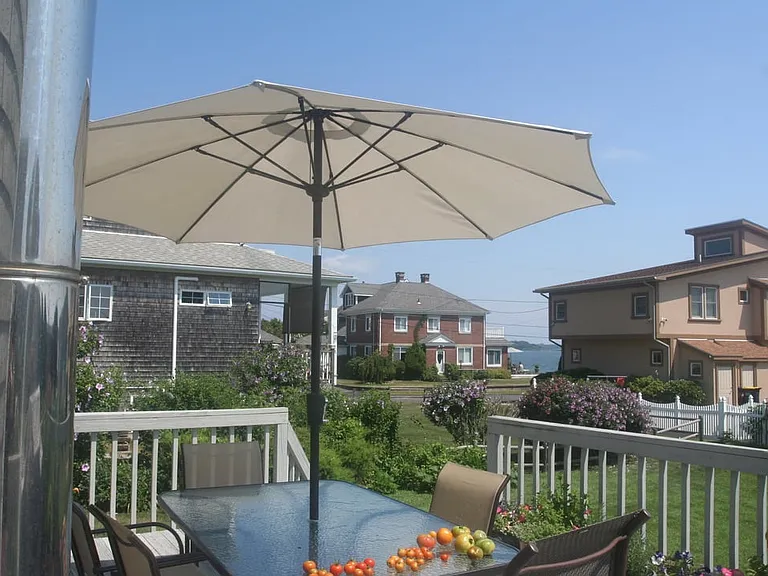 15 Anawan Ave — Photo 3