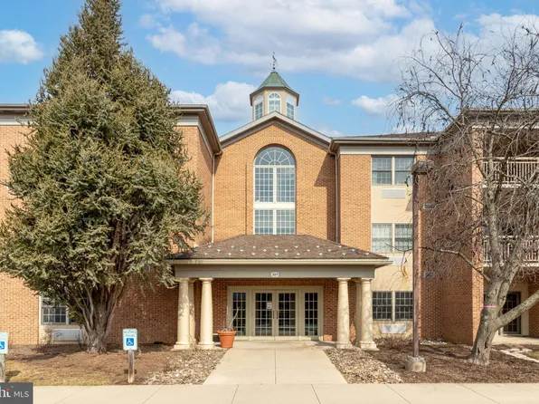 305 Village Heights Dr APT 325, State College, PA 16801