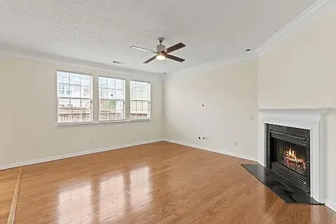 3 bed, 2.5 bath, 2089 sqft, $2,350 — Photo 3