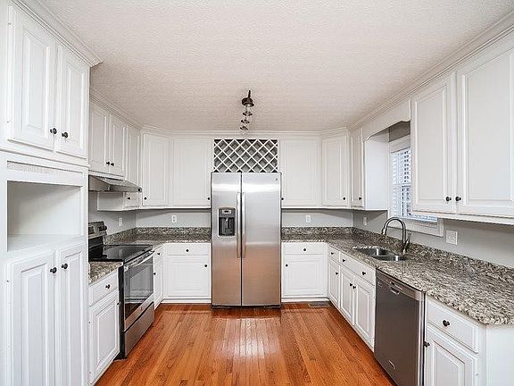 5th image of 1108 Gray Bill Dr