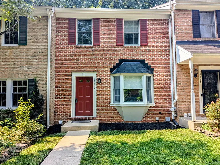 17109 Briardale Rd — Photo 1