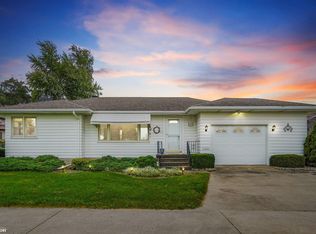 909 1/2 E South St, Marshalltown, IA 50158