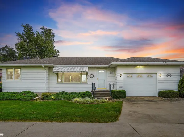 909 1/2 E South St, Marshalltown, IA 50158