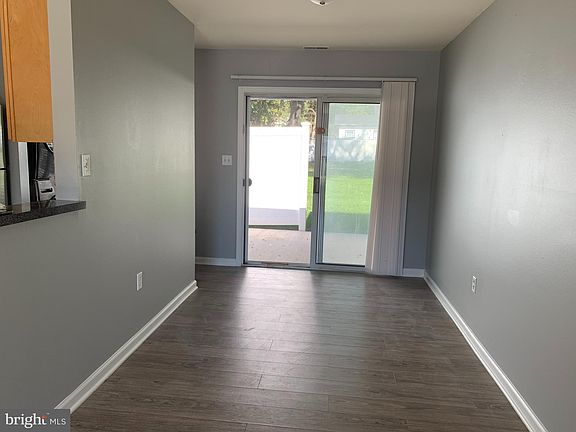 4th image of 2139 E Chestnut Ave APT 71