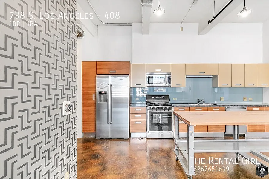 DTLA Loft Life | Soaring Ceilings + City Views | Rooftop Pool + Parking In Nearby Garage! — Photo 4