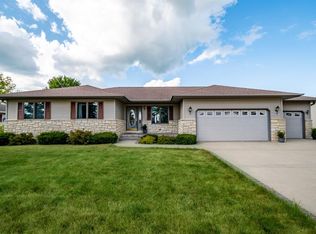 1708 Meadow Ridge Dr, Anamosa, IA 52205