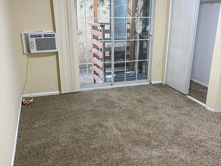 Hollywood & Highland Walkable Apartment Community — Photo 33