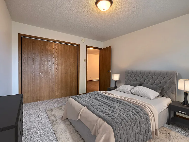 Brownstone — Photo 7