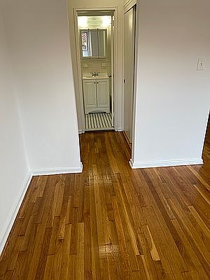 4th image of 34-43 Crescent St #2N