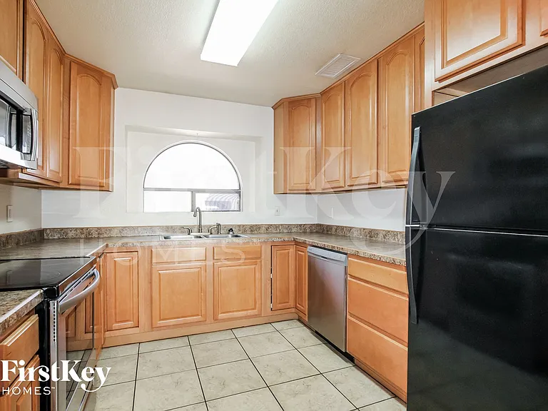 6410 W Townley Ave — Photo 6