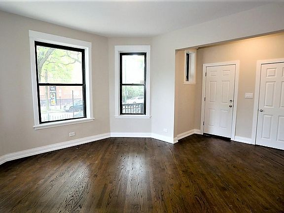 4th image of 2758 N Richmond St