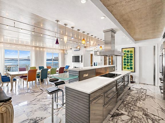 2nd image of 1055 River Rd #Penthouse 8