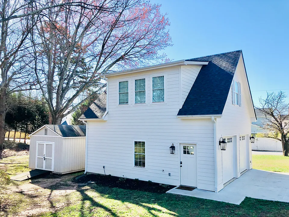215 Boiling Springs Rd #B