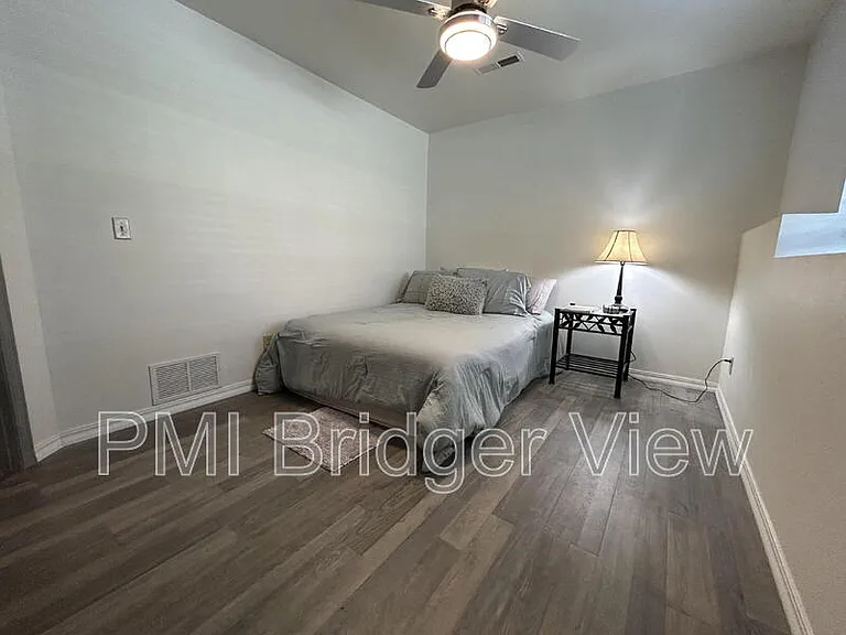 3505 Fallon St #B15 — Photo 8