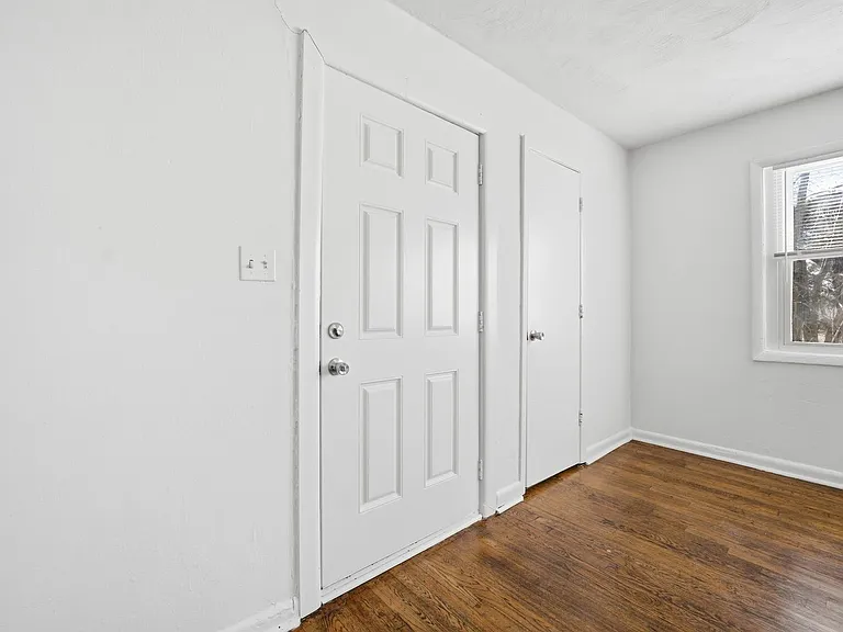 642 Dresden Dr — Photo 4