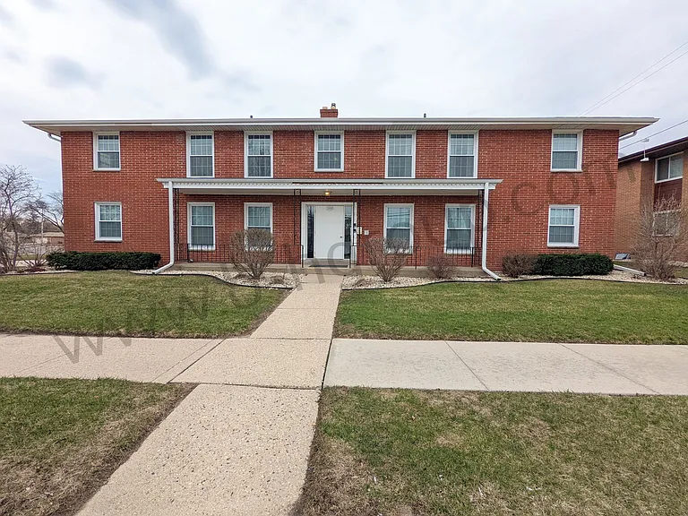 Colonial 2105 — Photo 2