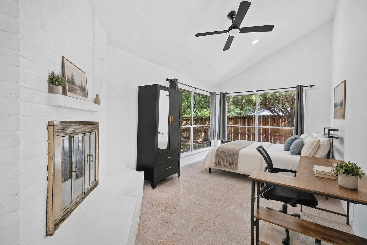 4 bed, 2.0 bath, 2200 sqft, $815 — Photo 2