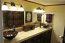 2nd image of 521 Oak Crst