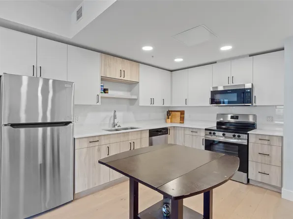 215 Royal Ave #307, Kamloops, BC V2B 3P2