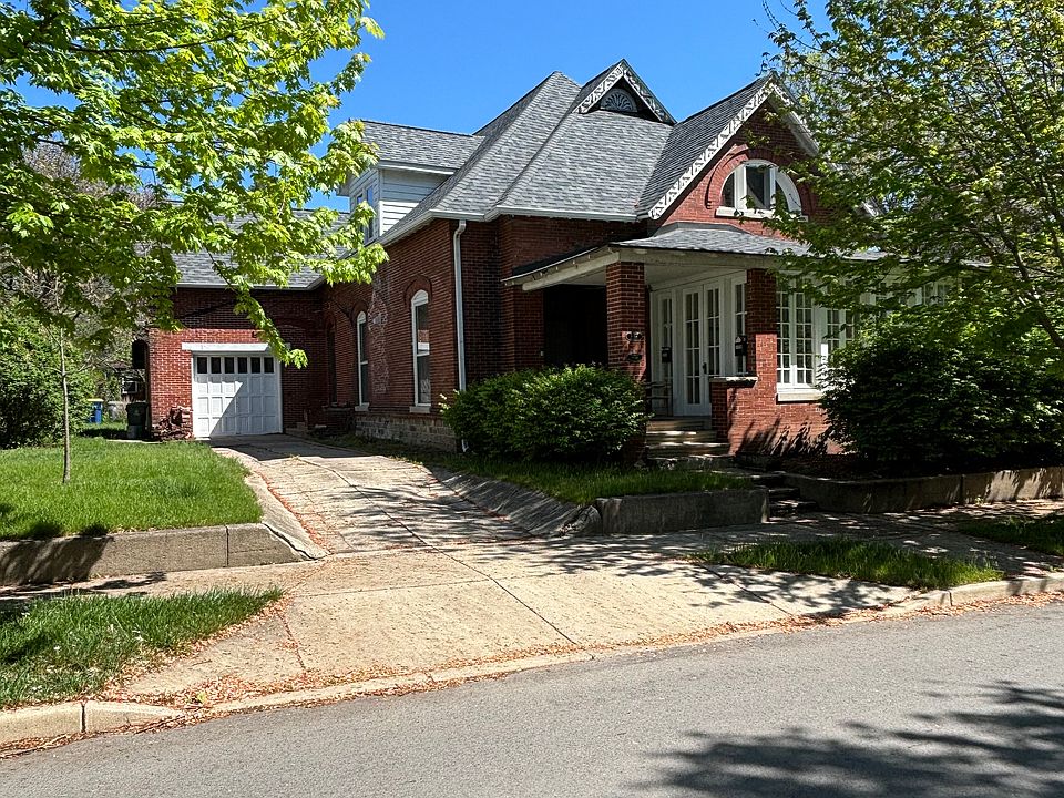 front view of the house from Maple Ave.