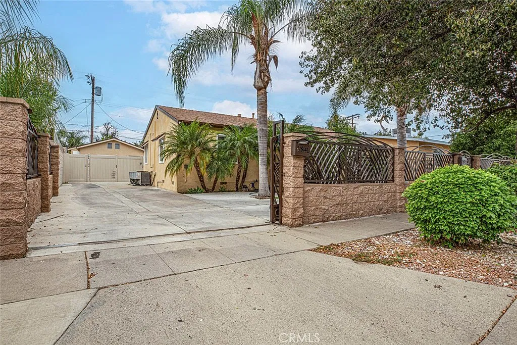3 bed, 1040 sqft, $3,600 — Photo 1