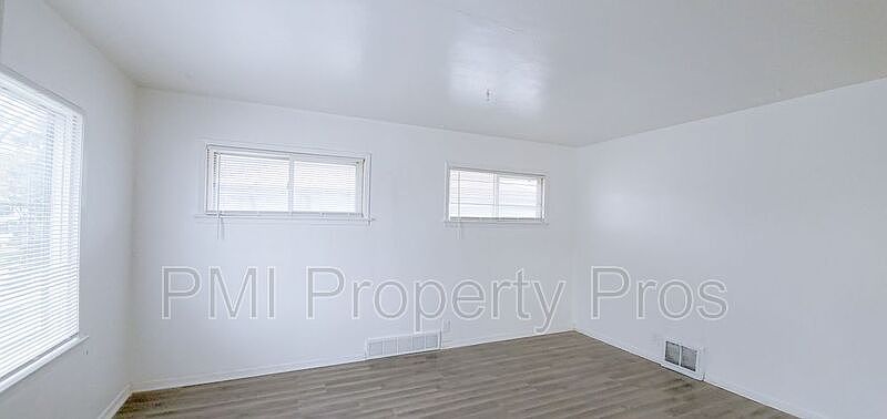 1st image of 5640-5642 N 61st St