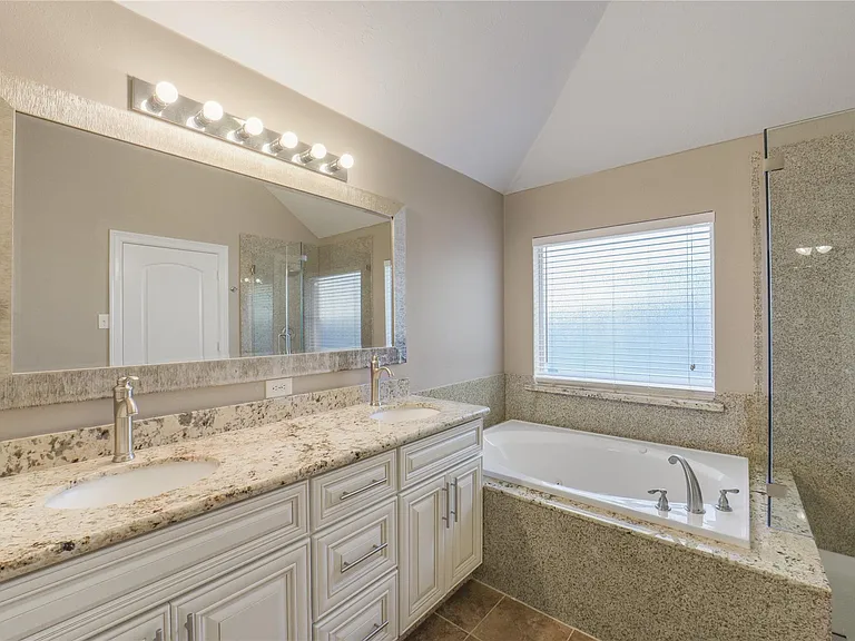 13715 Cypresswood Crossing Blvd — Photo 34