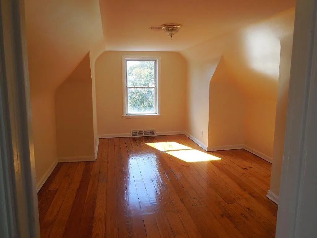 7621 Exchange - #3 — Photo 1
