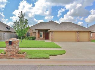 1900 NE 32nd St, Moore, OK 73160