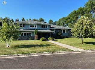 902 4th St, Maddock, ND 58348